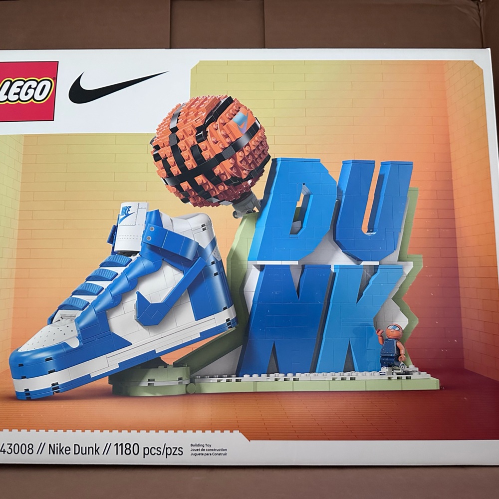 Lego 43008 Nike Dunk x Lego Set New Sealed